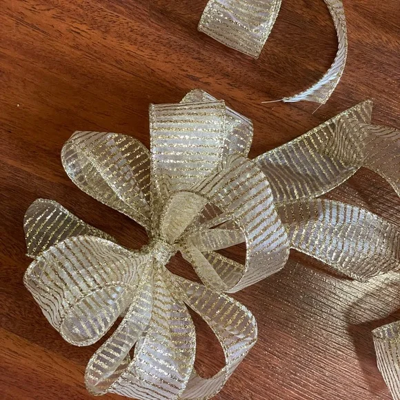 Handmade Ribbon bows set of 6 gold glitter wired ribbon striped 8x6 inch approx - Picture 11 of 13